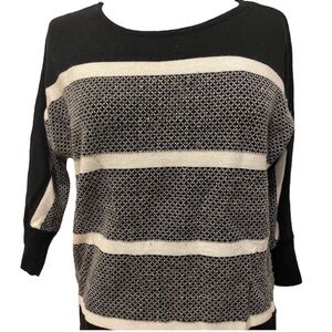 ana Sweater top Blakc and White medium